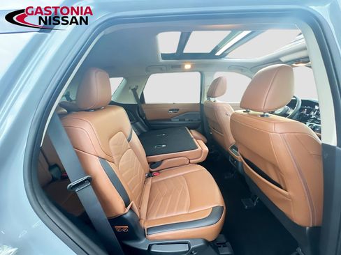 Used 2024 Nissan Pathfinder Platinum w/ Cargo Package image 38