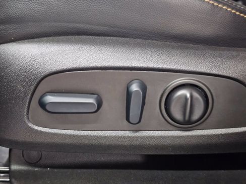 Certified 2022 Chevrolet Equinox Premier FWD image 38