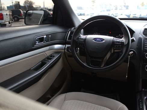 Used 2019 Ford Explorer 4WD w/ Class III Trailer Tow Package image 9