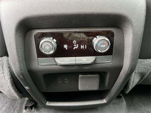 Certified 2025 Chevrolet Traverse LT w/ Sun and Wheel Package image 8