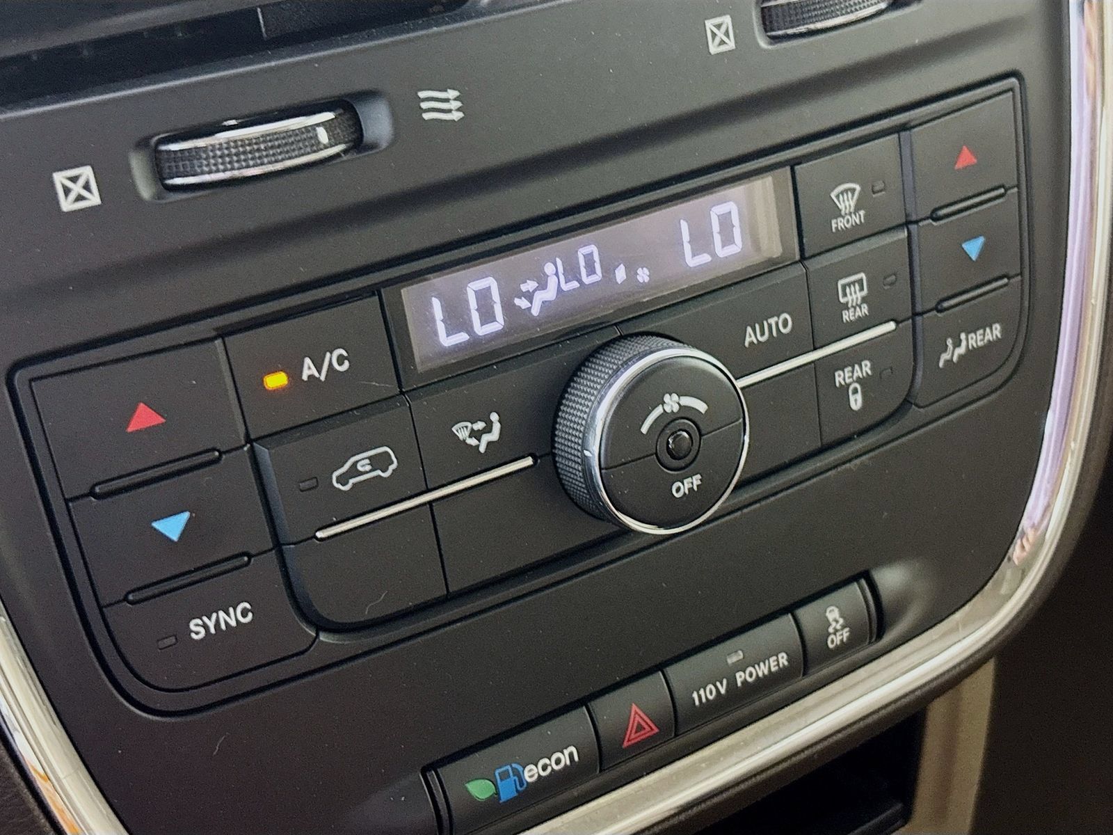 Used 2012 Chrysler Town & Country Touring w/ Entertainment Group #1 FWD image 15
