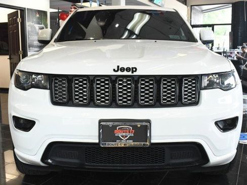 Used 2021 Jeep Grand Cherokee Laredo X AWD/4WD image 2