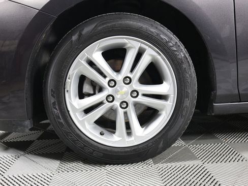Used 2017 Chevrolet Cruze LT image 9
