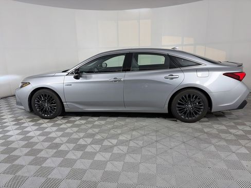 Used 2019 Toyota Avalon XSE image 4