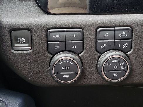 Used 2024 Chevrolet Silverado 1500 High Country AWD/4WD image 16