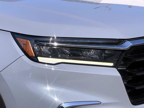 Certified 2023 Honda Pilot Touring image 7