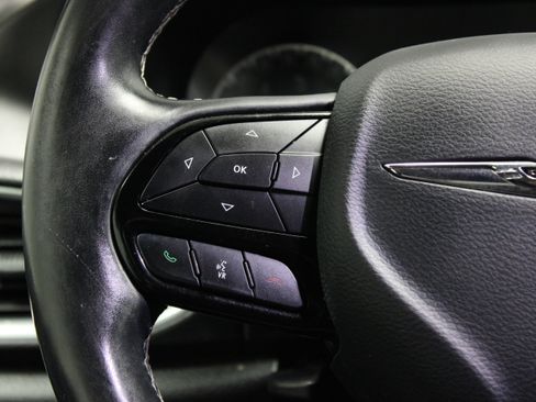Used 2018 Chrysler Pacifica Touring-L Plus w/ Advanced Safetytec Group FWD image 24