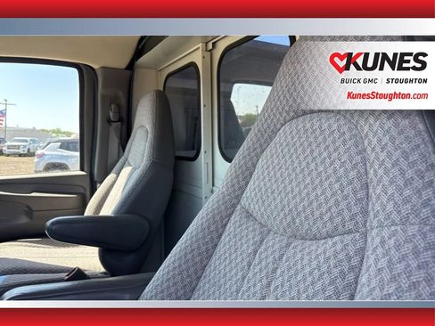Used 2004 Chevrolet Express 3500 w/ Chrome Appearance Package RWD image 20