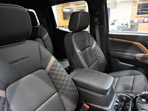 Used 2025 GMC Canyon Denali image 10