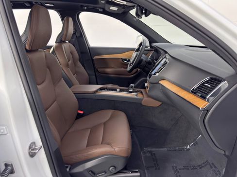 Used 2024 Volvo XC90 T8 Plus image 16
