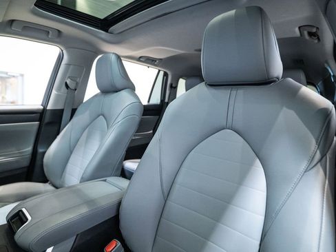 Certified 2025 Toyota Highlander XLE image 15