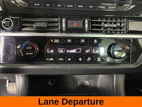 Used 2024 Nissan Pathfinder SL w/ SL Premium Package FWD image 22