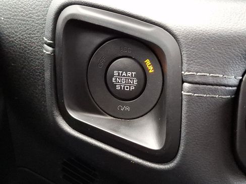 Certified 2025 Jeep Wrangler Unlimited Rubicon w/ Convenience Group image 23