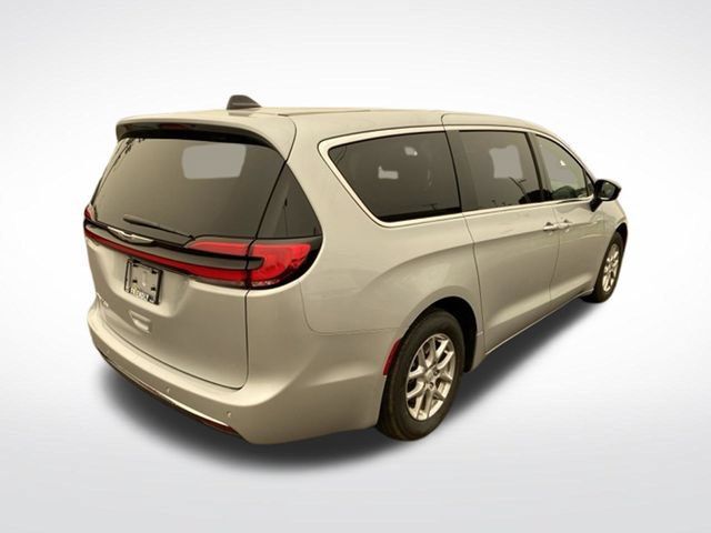 Used 2026 Chrysler Pacifica Select FWD image 7