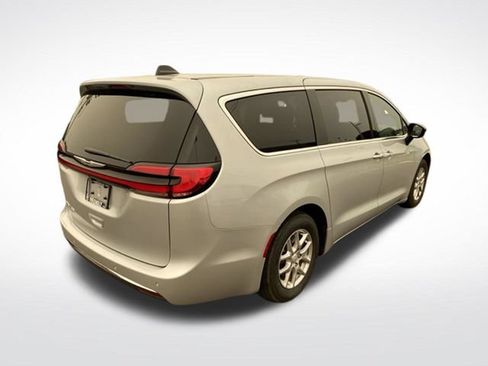Used 2026 Chrysler Pacifica Select FWD image 7