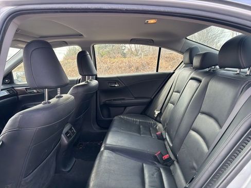 Used 2017 Honda Accord Touring image 16