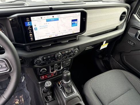 New 2025 Jeep Gladiator Willys image 19