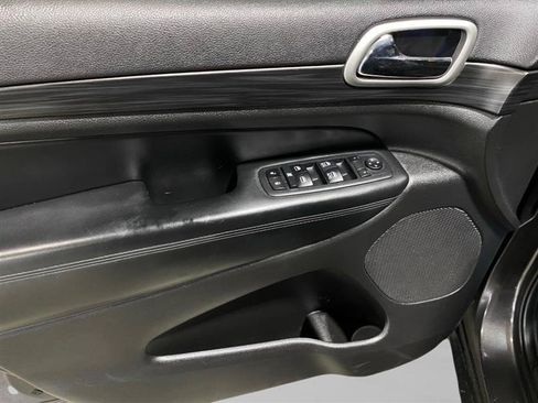 Used 2020 Jeep Grand Cherokee Altitude AWD/4WD image 9