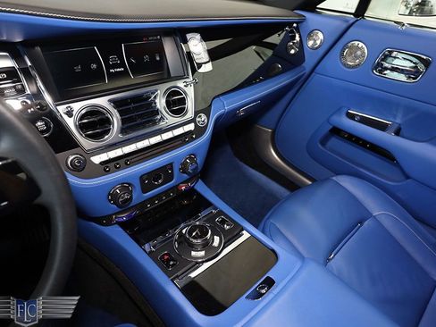 Used 2020 Rolls-Royce Dawn image 33