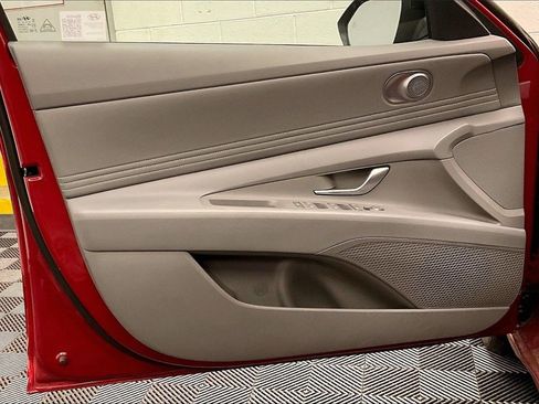 Certified 2025 Hyundai Elantra Sport image 20