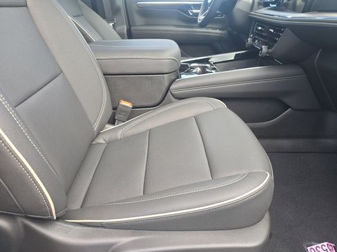 New 2025 Chevrolet Suburban Premier image 26