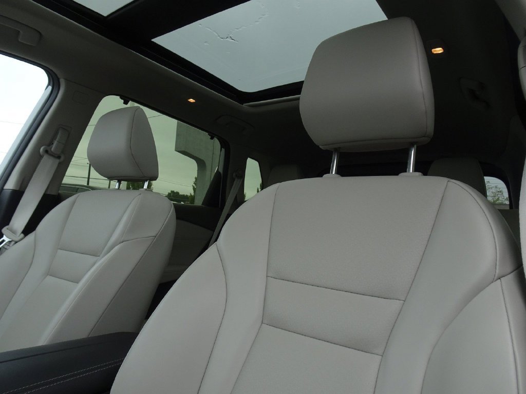 Used 2025 Nissan Rogue SV w/ SV Premium Package AWD/4WD image 9