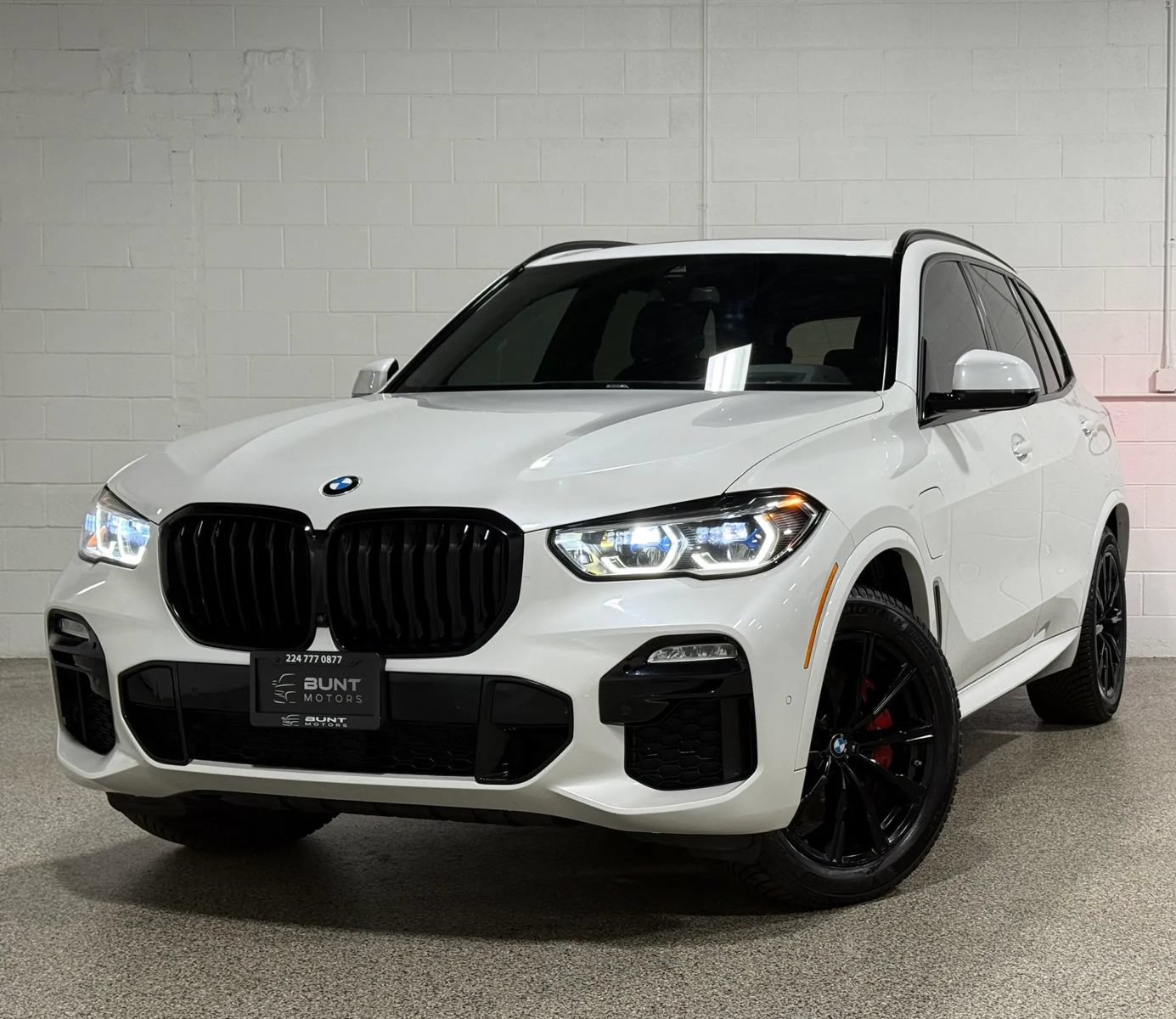 Used 2021 BMW X5 xDrive45e w/ M Sport Package AWD/4WD image 2