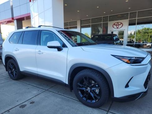 Used 2024 Toyota Grand Highlander AWD image 4