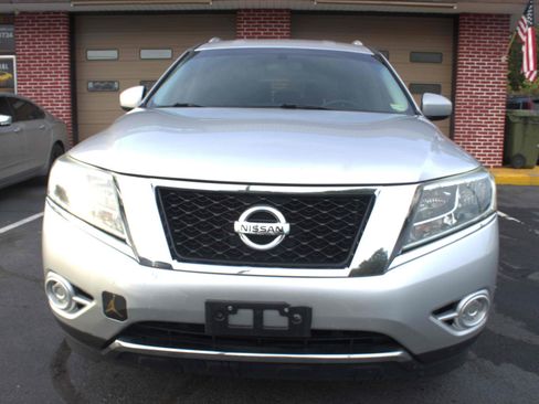 Used 2014 Nissan Pathfinder SV image 2