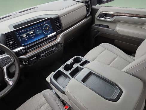 Used 2024 Chevrolet Silverado 2500 LT image 12