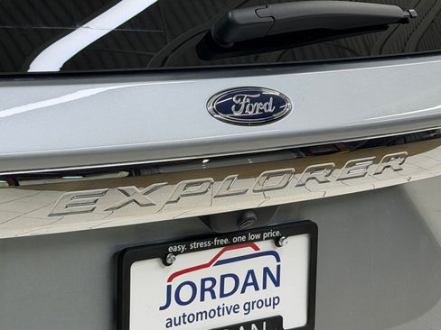 Used 2024 Ford Explorer XLT w/ Class IV Trailer Tow Package image 36