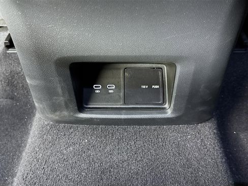 Used 2024 Volkswagen Atlas Cross Sport SE image 26