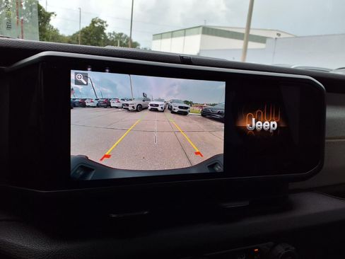 Used 2025 Jeep Gladiator Sport AWD/4WD image 27