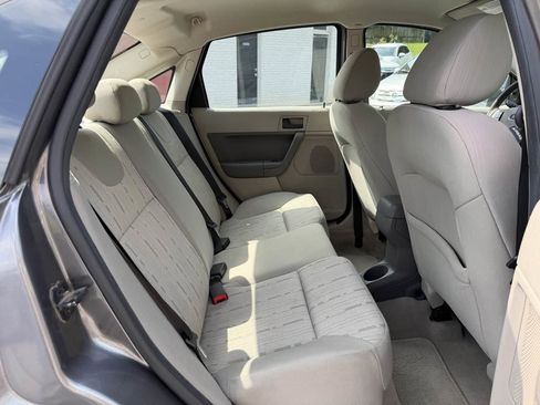 Used 2009 Ford Focus SE FWD image 11