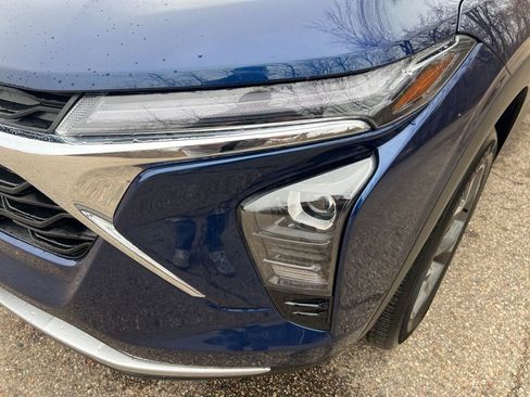 Used 2024 Chevrolet Trax LT w/ Driver Confidence Package image 11