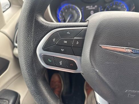 Used 2020 Chrysler Voyager Lxi image 11