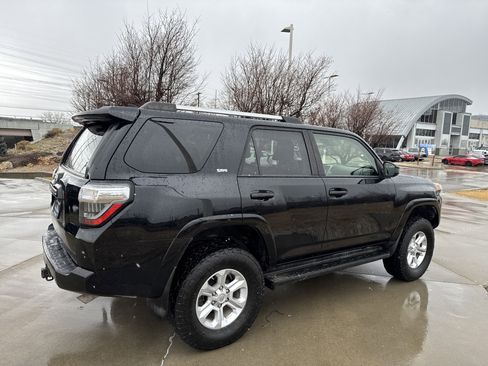 Used 2020 Toyota 4Runner SR5 image 5