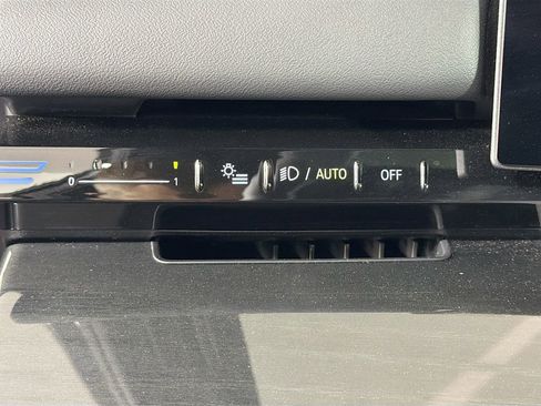 Used 2025 BMW 530i xDrive image 11