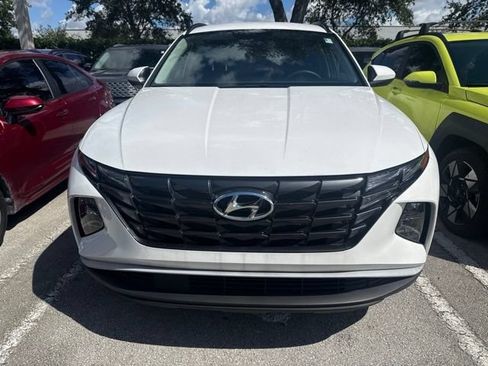 Used 2024 Hyundai Tucson SEL FWD image 2