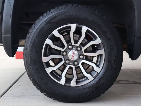 Used 2019 GMC Sierra 1500 AT4 w/ Off Road Performance Package AWD/4WD image 11
