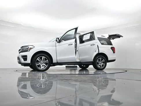 Used 2024 Ford Expedition Limited image 54