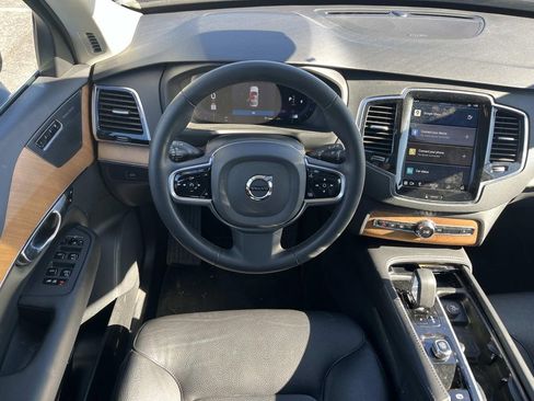 Used 2023 Volvo XC90 B6 Plus image 14