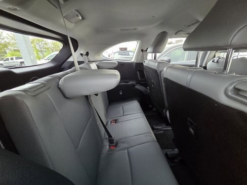 Used 2020 Toyota Highlander XLE image 10