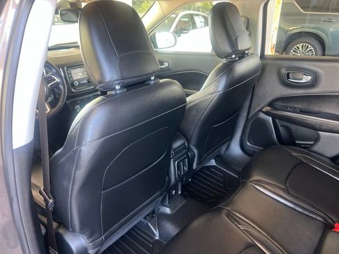 Used 2018 Jeep Compass Latitude w/ Cold Weather Group AWD/4WD image 9