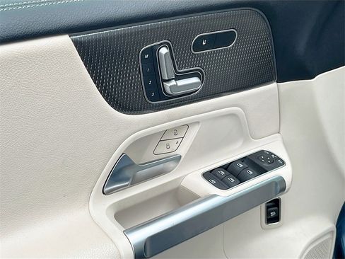 Used 2021 Mercedes-Benz GLB 250 image 17