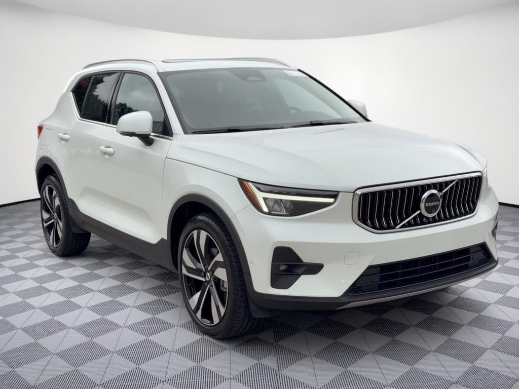 Used 2024 Volvo XC40 B5 Plus w/ Protection Package Premier AWD/4WD image 7