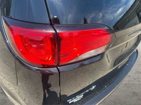 Used 2018 Chrysler Pacifica Touring-L Plus w/ S Appearance Package FWD image 21