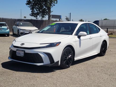 Used 2025 Toyota Camry SE FWD image 10