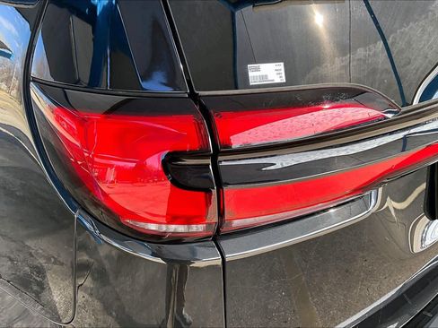 Used 2023 Chrysler Pacifica Touring-L image 28