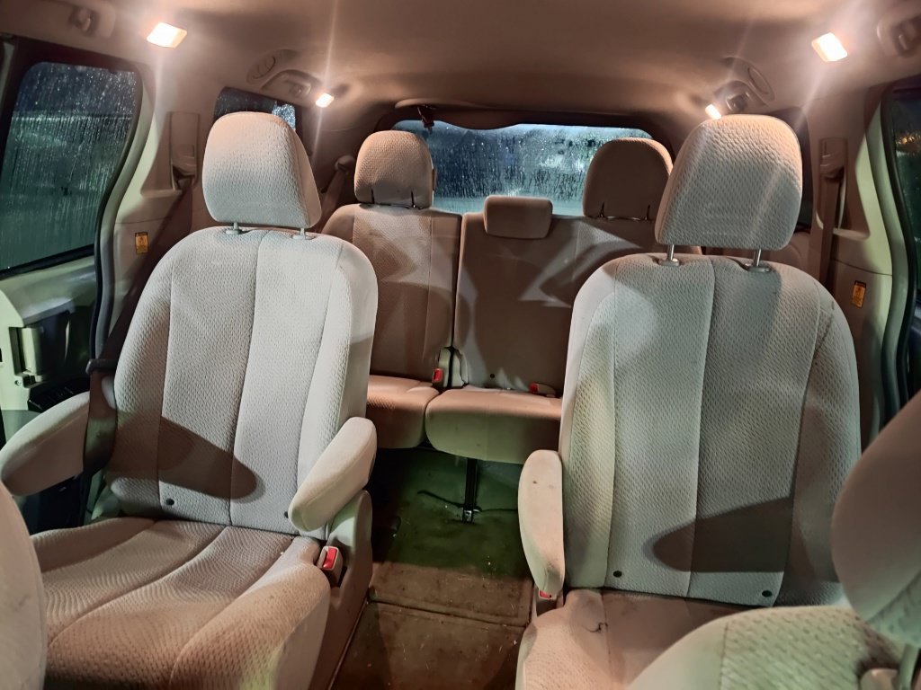 Used 2011 Toyota Sienna LE w/ Towing Pkg AWD/4WD image 12